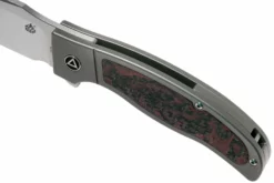 QSP Knife Legatus QS136-B Fibra De Carbono. Red G10 Cuchillo De Caballero, DBW Design -ES Cuchillos Ventas 2024 QS136 B 07 qsp scaled