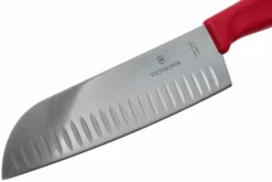 Victorinox SwissClassic 6.8521.17G Santoku Con Hoyuelos 17 Cm, Rojo -ES Cuchillos Ventas 2024 VT6 8521 17G 03 victorinox scaled